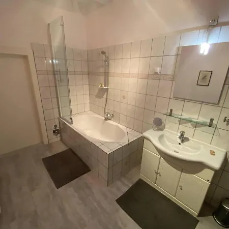 Apartament Helle 3-zimmerwohnung In Uninaehe *